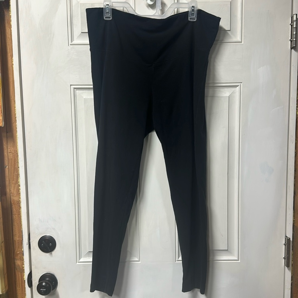 2X black leggings like new condition by Bally Total Fitness